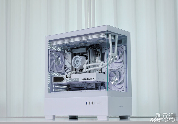 預算1W高顏值刀把主機：9700X+5060Ti+32G內存_新浪眾測