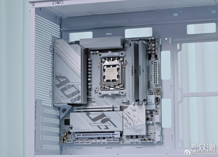 預算1W高顏值刀把主機：9700X+5060Ti+32G內存_新浪眾測