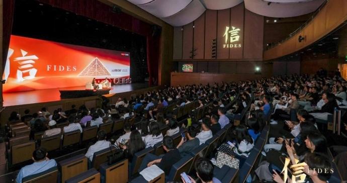 苏翊鸣、马岩松、赵德力……他们都在TEDxCEIBS上探寻“信”的力量