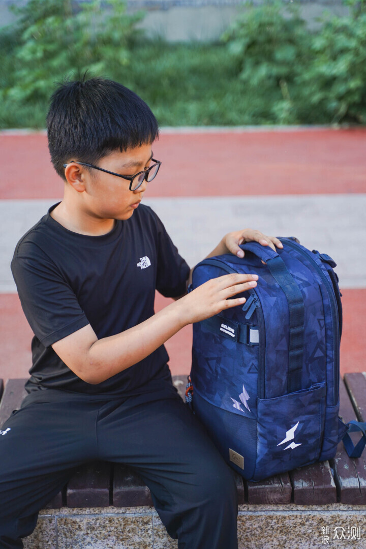 GMT護脊書包Trend Pro，能背到畢業的護脊書包_新浪眾測