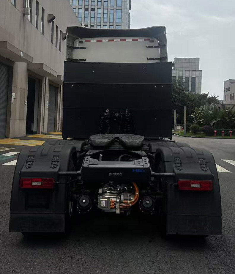 庆铃混合动力半挂牵引车细节