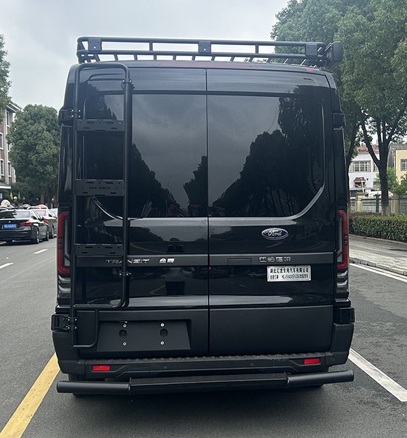 龙星汇牌宿营车侧面图