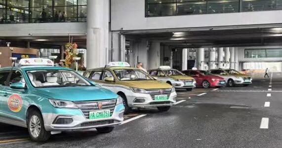 知名博主夜间在浦东机场打车，遇故障被“扔”路边？网约车揭秘：都是套路！执法部门出手！