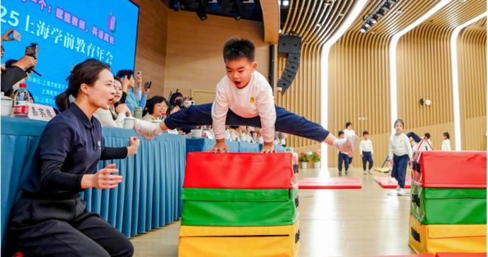 幼儿园体能教育=自由玩耍?上海政协委员:“不出汗”不行 幼儿园体能教育=自由玩耍?上海政协委员:“不出汗”不行