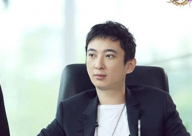 从普思资本登顶到熊猫互娱溃败，王思聪的商业沉浮能否揭示现代创业者失败后的韧性策略？