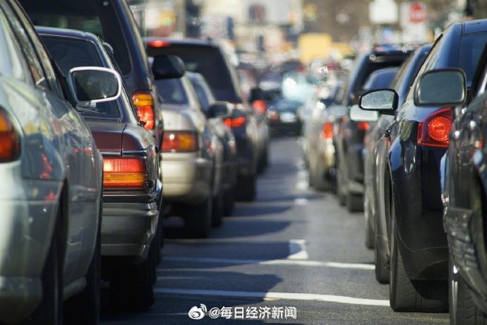 5万的小车卖不动40万以上的抢着买