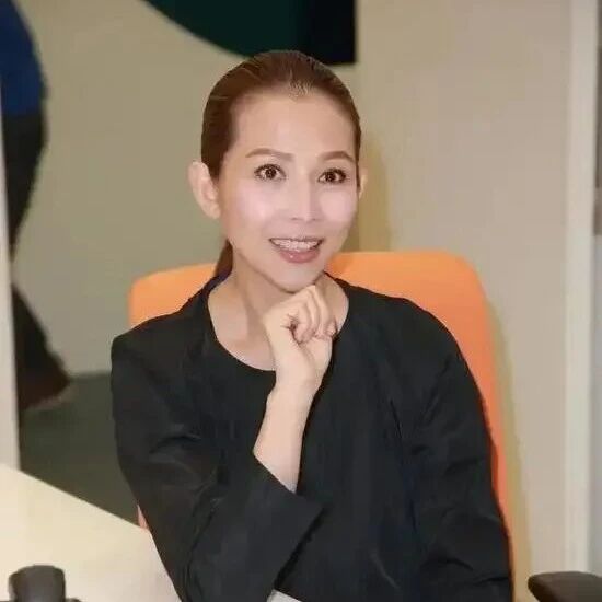 蔡少芬自曝结婚仅4个月查出强制性脊椎炎，怀孕后奇迹般痊愈：确诊时在家哭了两天，觉得对不起丈夫张晋