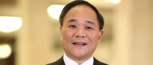 李书福将辞任吉利汽车董事会主席，2026年8月18日起生效