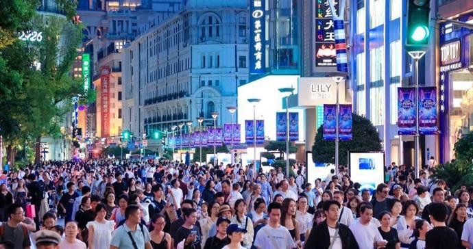 7天揽客270万！人流爆满后，南京路步行街尝试把游客“留下来”