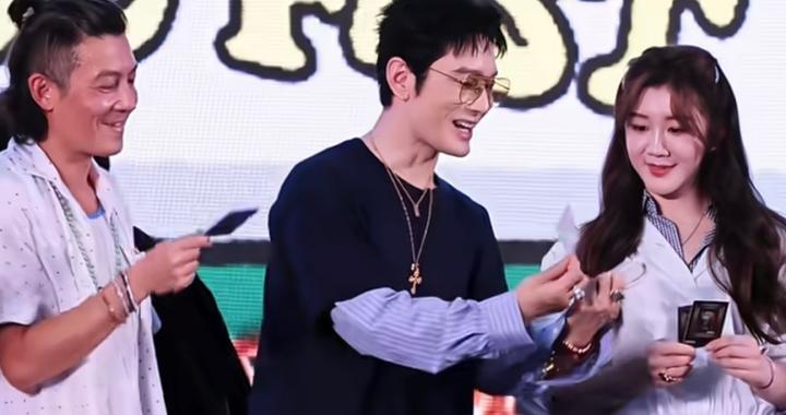 黄晓明、陈梦现身黄浦滨江！他们都是来拆卡的？！现场人山人海，为卡而来！