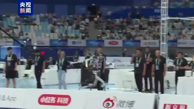 人形机器人运动会跳远冠军