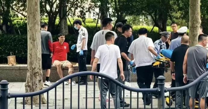 4S店员工携某俱乐部运动员试驾时撞到路人 警方和俱乐部发布通报