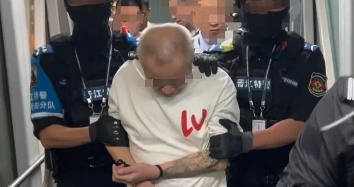 在菲黑恶势力头目邱某某被成功遣返回国 在菲黑恶势力头目邱某某被成功遣返回国