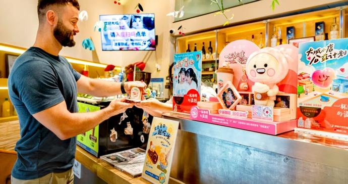 1300余家门店参与 公益咖啡温暖申城 1300余家门店参与 公益咖啡温暖申城