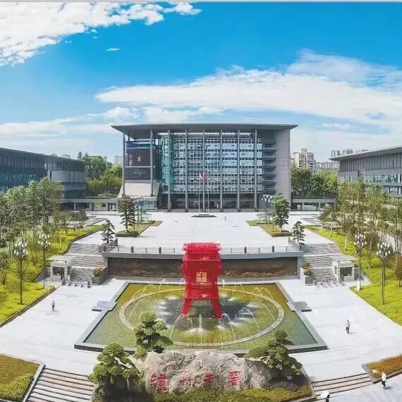 泸州老窖上半年实现营收104.72亿元 高毛利筑牢盈利底盘 高分红彰显长期价值 泸州老窖上半年实现营收104.72亿元 高毛利筑牢盈利底盘 高分红彰显长期价值