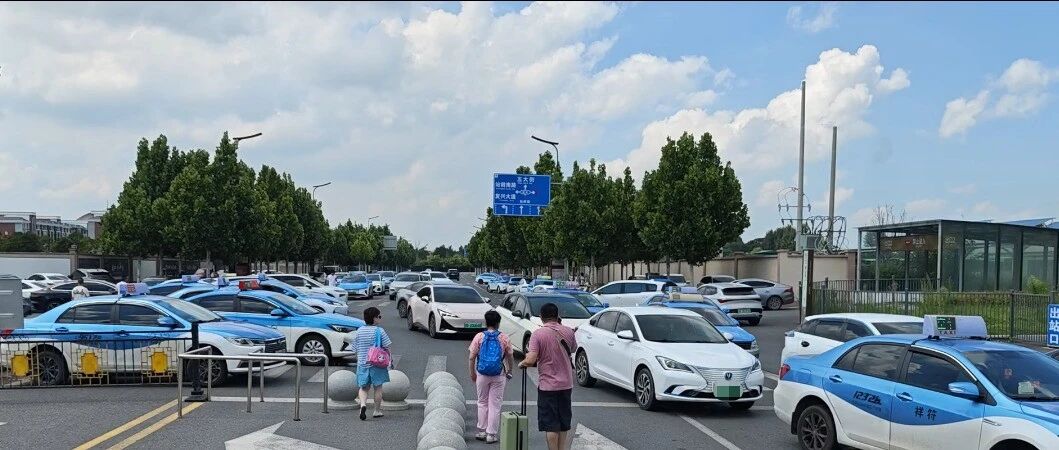 实探开封北站地下停车场人车混行存隐患，主管部门回应：正试验优化方案