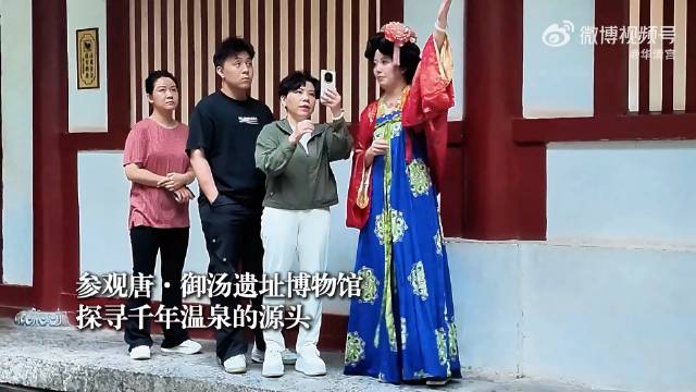 奥运冠军邓亚萍打卡西安华清宫