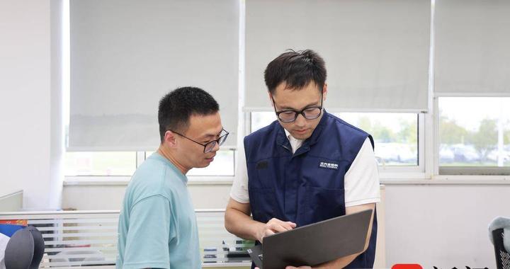 极狐阿尔法T7订单火爆！车间灯火通明，北汽麦格纳开启双班赶产模式