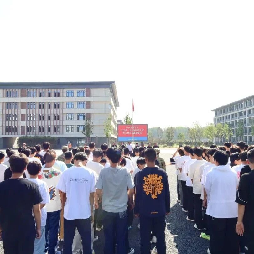 洛宁“开学第一课”:消防进学校开展灭火疏散演练 洛宁“开学第一课”:消防进学校开展灭火疏散演练