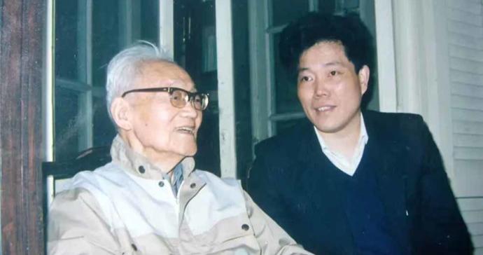 夜读｜赵丽宏：走近真实的巴金