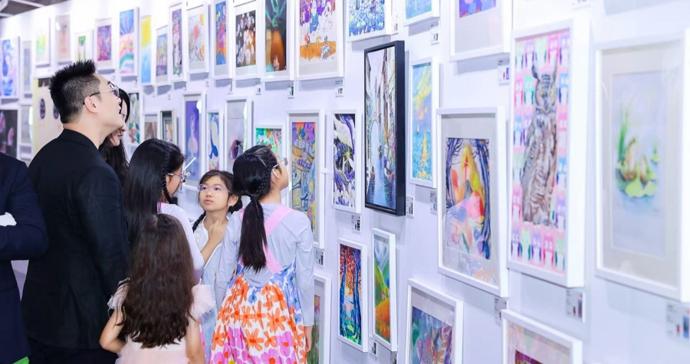 公益力量蓬勃生长!少年策展人点亮儿童公益艺术展,“星二代”组团为爱发声 公益力量蓬勃生长!少年策展人点亮儿童公益艺术展,“星二代”组团为爱发声
