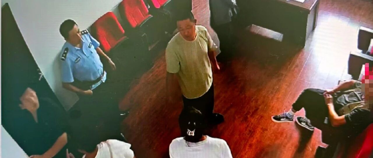 和解现场遇风波 警执协同见实效 和解现场遇风波 警执协同见实效