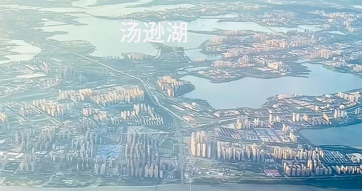 武汉一空中航线飞越十座长江大桥，市民：“大江大河大武汉”有了实感，武汉独有壮美景象