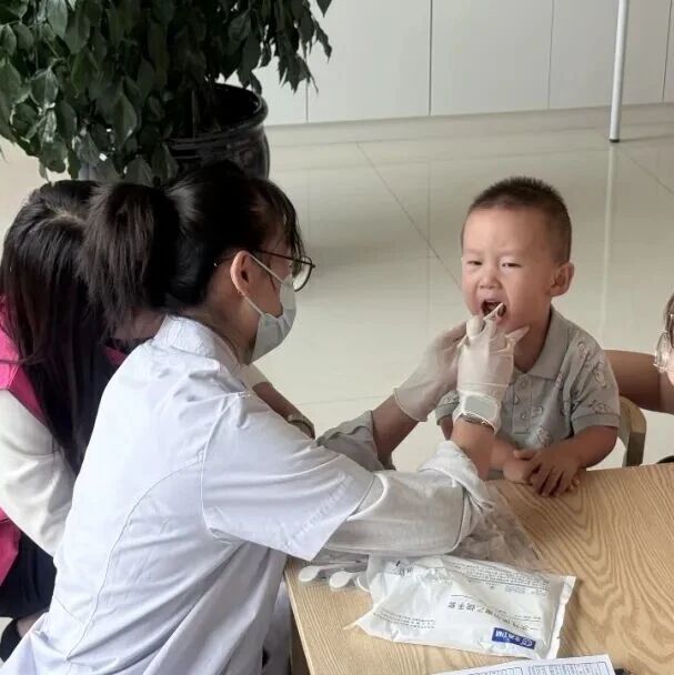 【记者在一线】县妇联开展“母亲健康快车”进校园口腔义诊科普活动 【记者在一线】县妇联开展“母亲健康快车”进校园口腔义诊科普活动