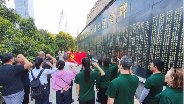 济南历下把主题党日课堂延伸到泉水保护一线 济南历下把主题党日课堂延伸到泉水保护一线