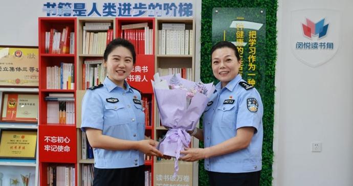 从“村里事”到“企业事”,这对警营里的师徒用一场接力,跑赢社区治理新考题 从“村里事”到“企业事”,这对警营里的师徒用一场接力,跑赢社区治理新考题