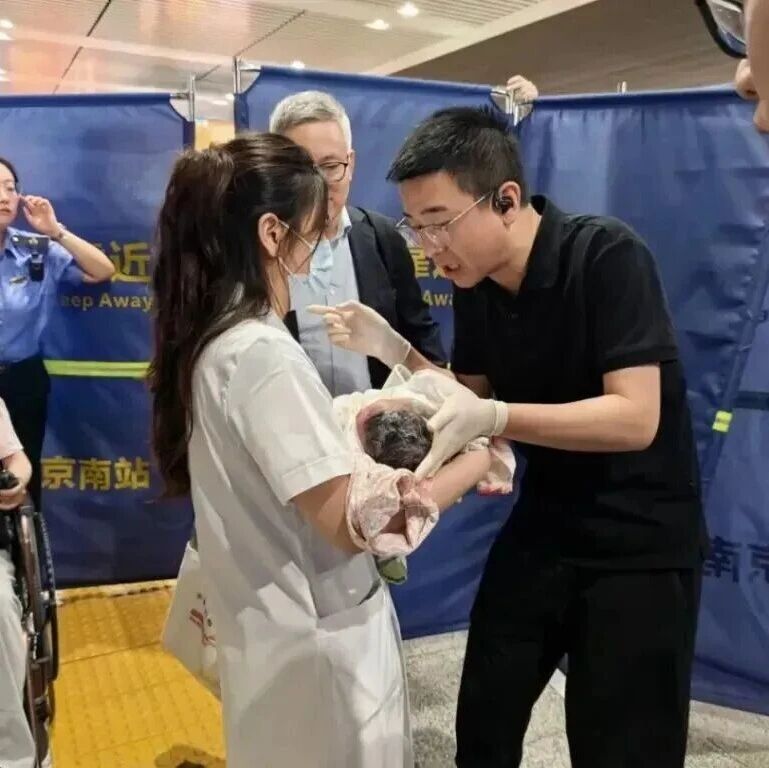 一上海出发高铁遇产妇临产，同车医生挺身而出，本人最新回应：不管什么场合，我都会站出来