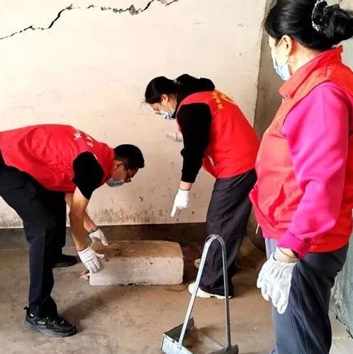 【建设全国文明城市 你我同行】结对共建办实事 环境整治靓家园 县统计局下沉小区开展志愿服务活动 【建设全国文明城市 你我同行】结对共建办实事 环境整治靓家园 县统计局下沉小区开展志愿服务活动