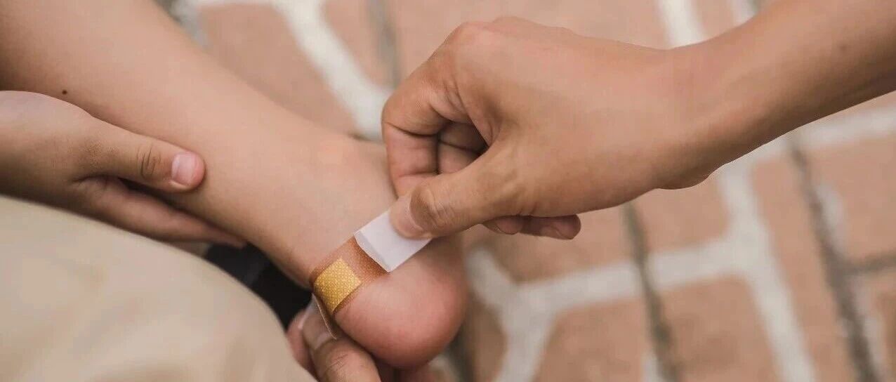 女孩穿上新鞋,突然高烧39℃不退!这个习惯很多人都有 女孩穿上新鞋,突然高烧39℃不退!这个习惯很多人都有