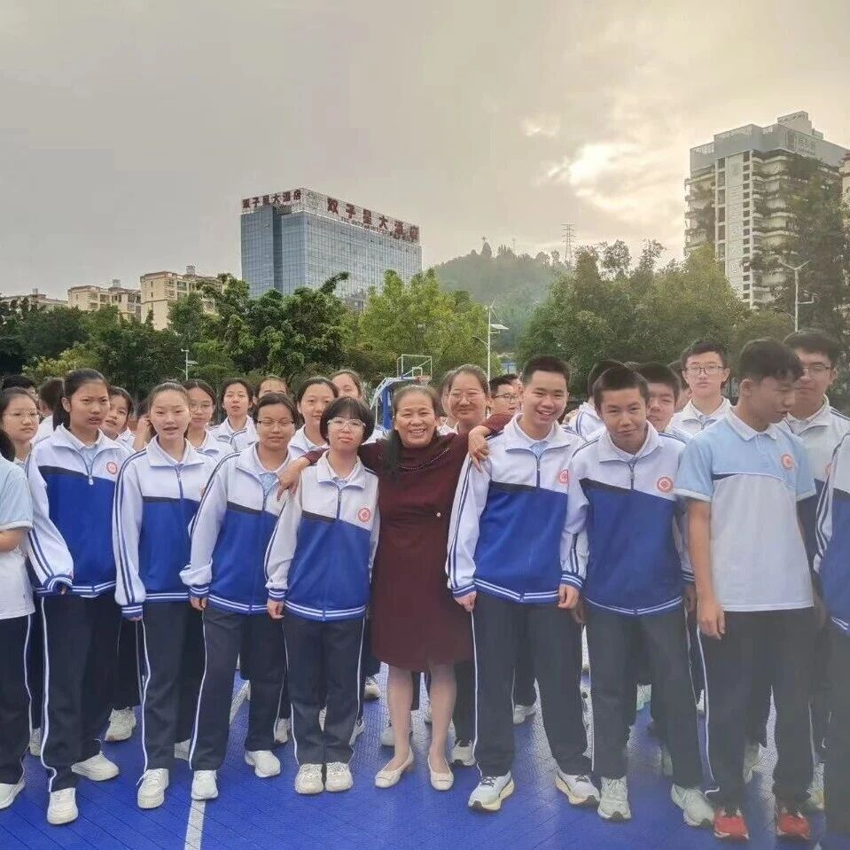 师者如炬丨幽谷兰香,一束微光渐斑斓 师者如炬丨幽谷兰香,一束微光渐斑斓
