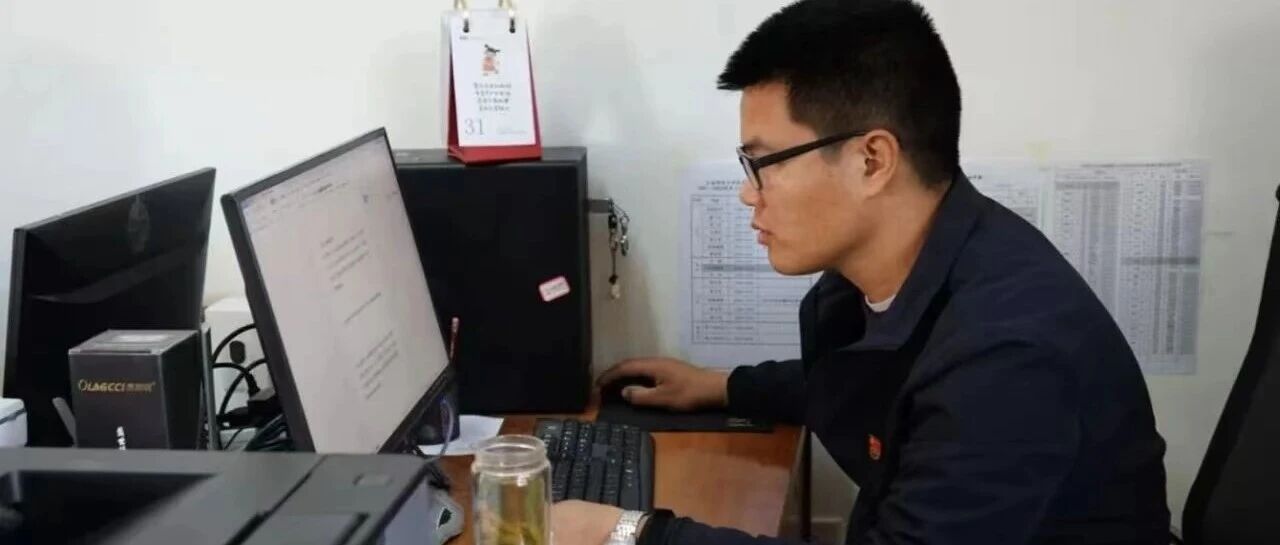 身边榜样丨和明权:讲台之上,他把青春熬成照亮边疆学子的光 身边榜样丨和明权:讲台之上,他把青春熬成照亮边疆学子的光
