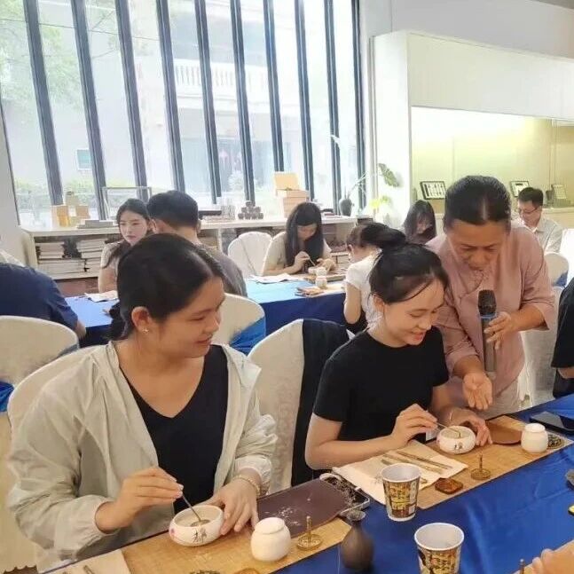 人才培训 | 品香韵传非遗聚青春暖职工——钦南区举办青年职工人才香文化知识培训