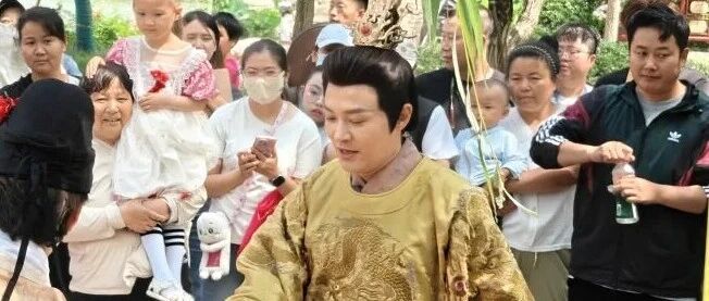 郑国霖扮帝王、罗家英唱《Only You》，明星纷纷进景区当起NPC，不能止步于流量变现