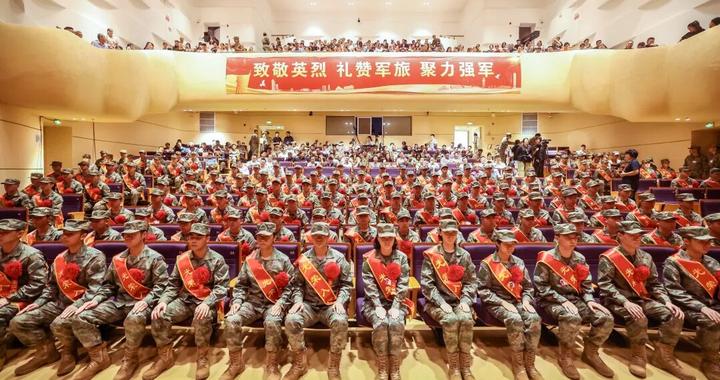 赓续宝山红脉,热血奔赴强军!宝山区2026年度秋季新兵出征仪式暨思政舞台剧《小弟》首演活动举行 赓续宝山红脉,热血奔赴强军!宝山区2026年度秋季新兵出征仪式暨思政舞台剧《小弟》首演活动举行