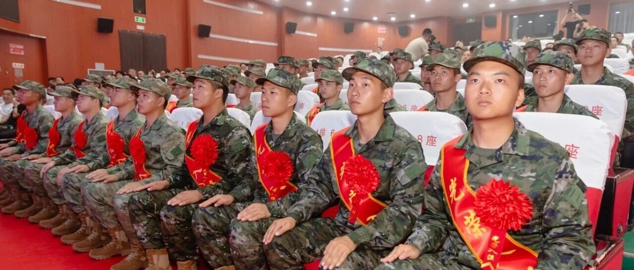 一身戎装踏征程!我区欢送2026年下半年新兵出征 一身戎装踏征程!我区欢送2026年下半年新兵出征