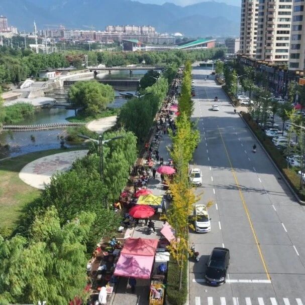 治理更有温度!垣曲县滨河沿线便民集市有序“安家” 治理更有温度!垣曲县滨河沿线便民集市有序“安家”