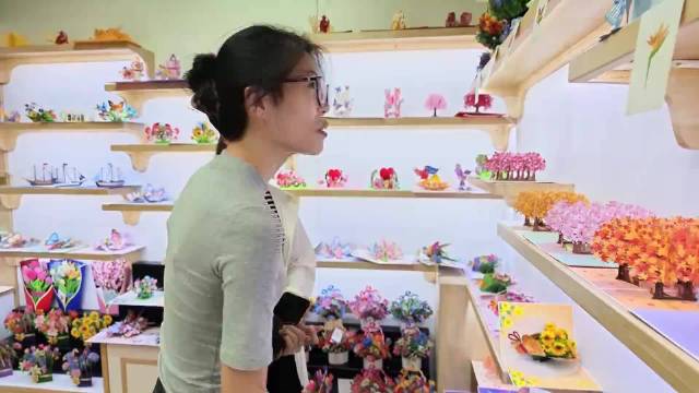 义乌立体贺卡溢价近7倍出海