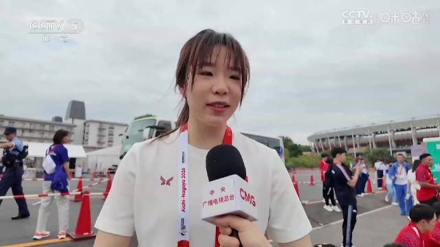 贾一凡手机要留电量拍开幕式