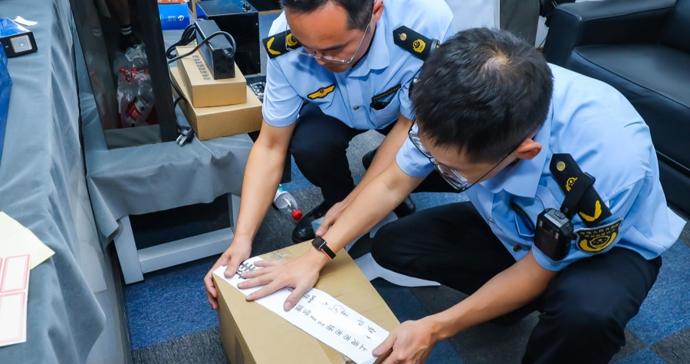 上海市场监管联合公安捣毁3处“手搓电池”窝点 上海市场监管联合公安捣毁3处“手搓电池”窝点