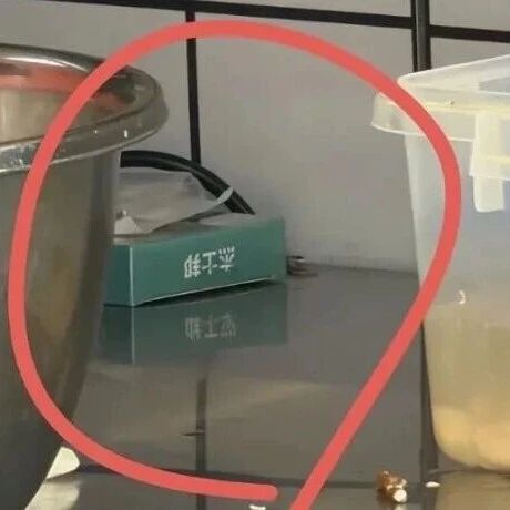官方通报“重庆一餐馆厨师在店内用艾滋病测试纸”：经医疗机构复测其HIV等检测结果均为阴性，已责令暂时离岗