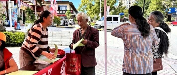龙陵县开展第十七届“中国统计开放日”暨第四次全国农业普查集中宣传活动 龙陵县开展第十七届“中国统计开放日”暨第四次全国农业普查集中宣传活动