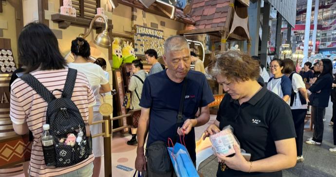 “银发族”也在追捧拉布布!潮玩市场发生了什么变化? “银发族”也在追捧拉布布!潮玩市场发生了什么变化?