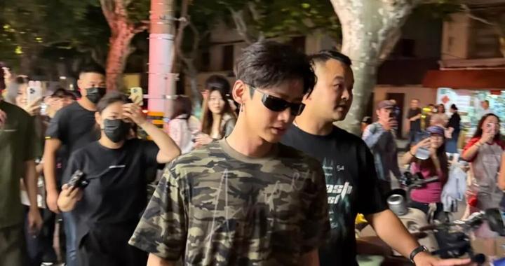 跑个步都能偶遇白敬亭、郭采洁、徐濠萦……网友：“还得是黄浦”！