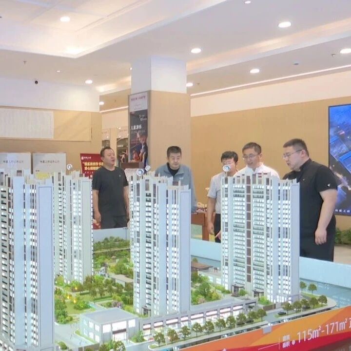 变“企业跑”为“政府跑”——市行政审批服务管理局赴伟厦上府开展入企服务 变“企业跑”为“政府跑”——市行政审批服务管理局赴伟厦上府开展入企服务