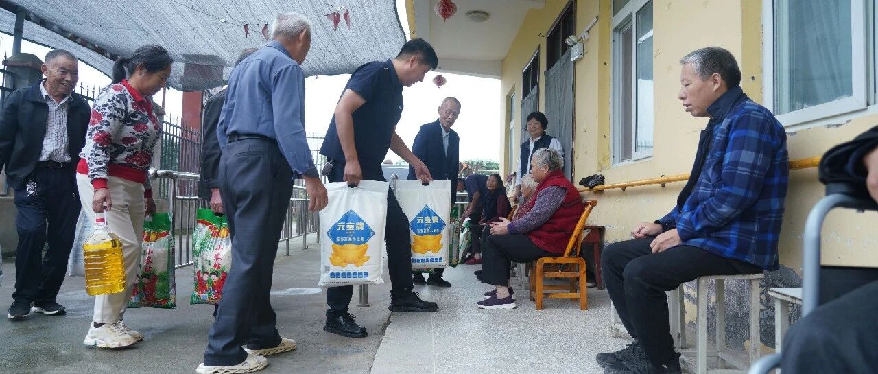 【文明实践】全国十佳农民黄磊暖心慰问托养中心残障老人