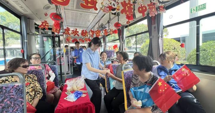 完善适老化服务,公交邻里共迎双节 完善适老化服务,公交邻里共迎双节